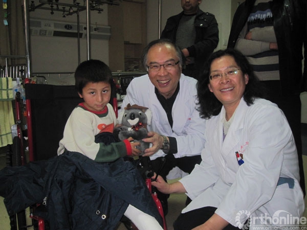 蓝天下的至爱新疆喀什儿童慈善手术