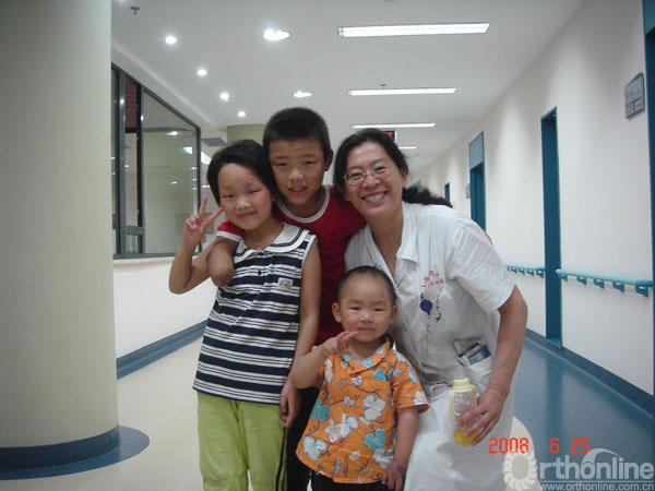 马瑞雪和灾区的孩子们